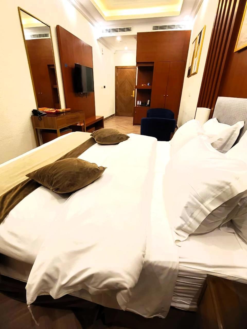Smayah Hotel Riyadh Exterior photo